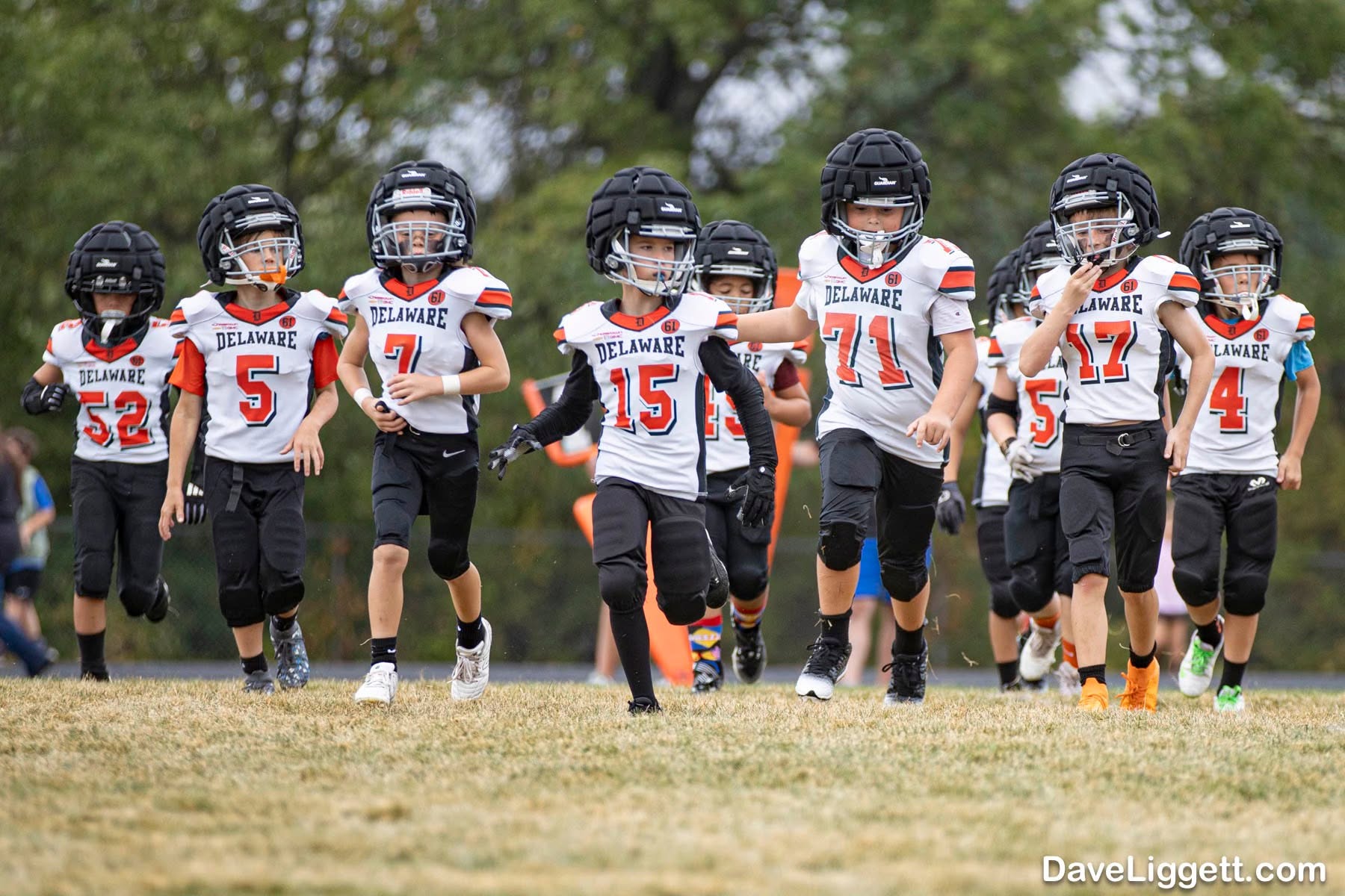 The Delaware Jr Pacers team running onto the field together