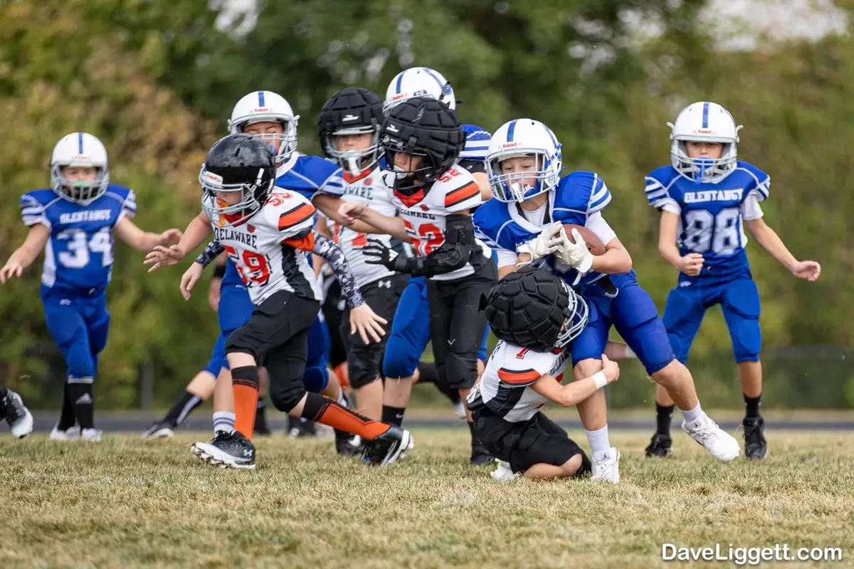 The Delaware Jr Pacers defense swarming to make a tackle